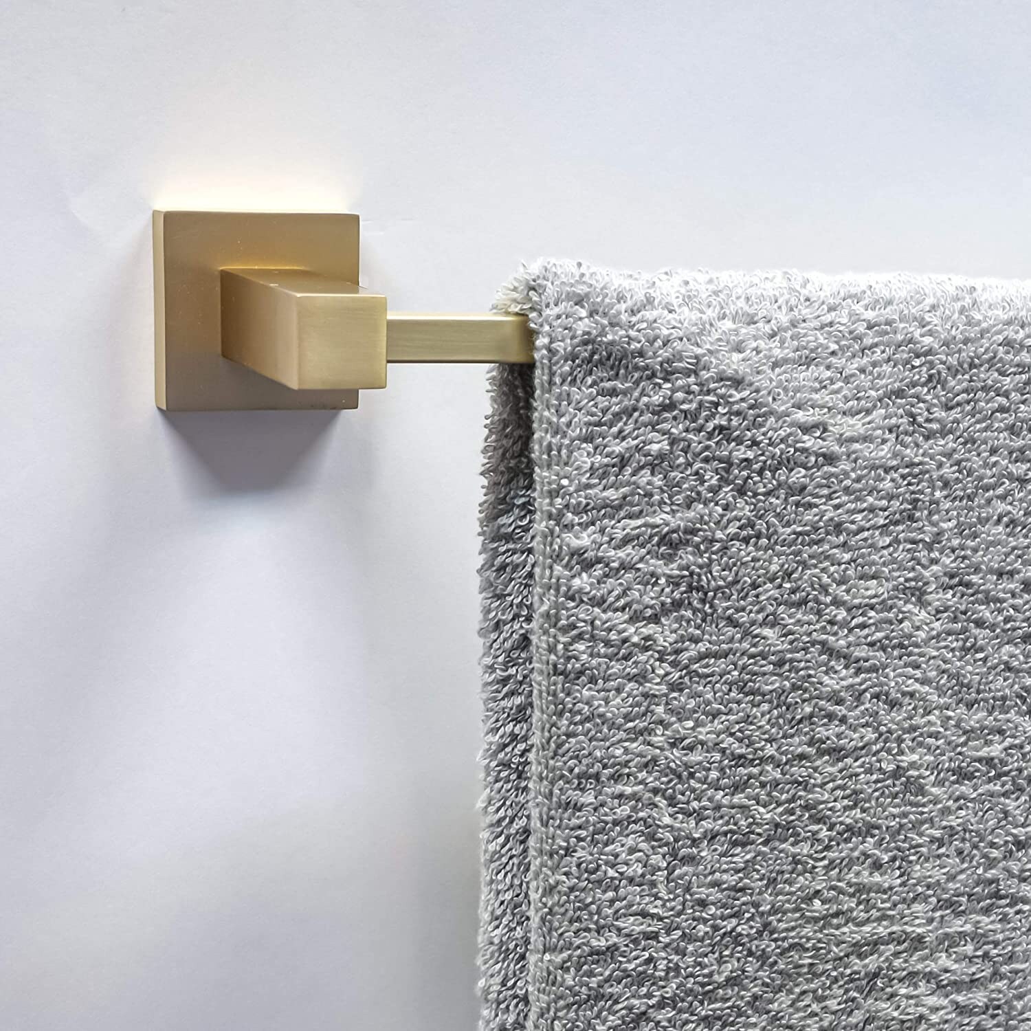 Dyconn Faucet Vienna Series Gold Bathroom Towel Bar (18 Inch)