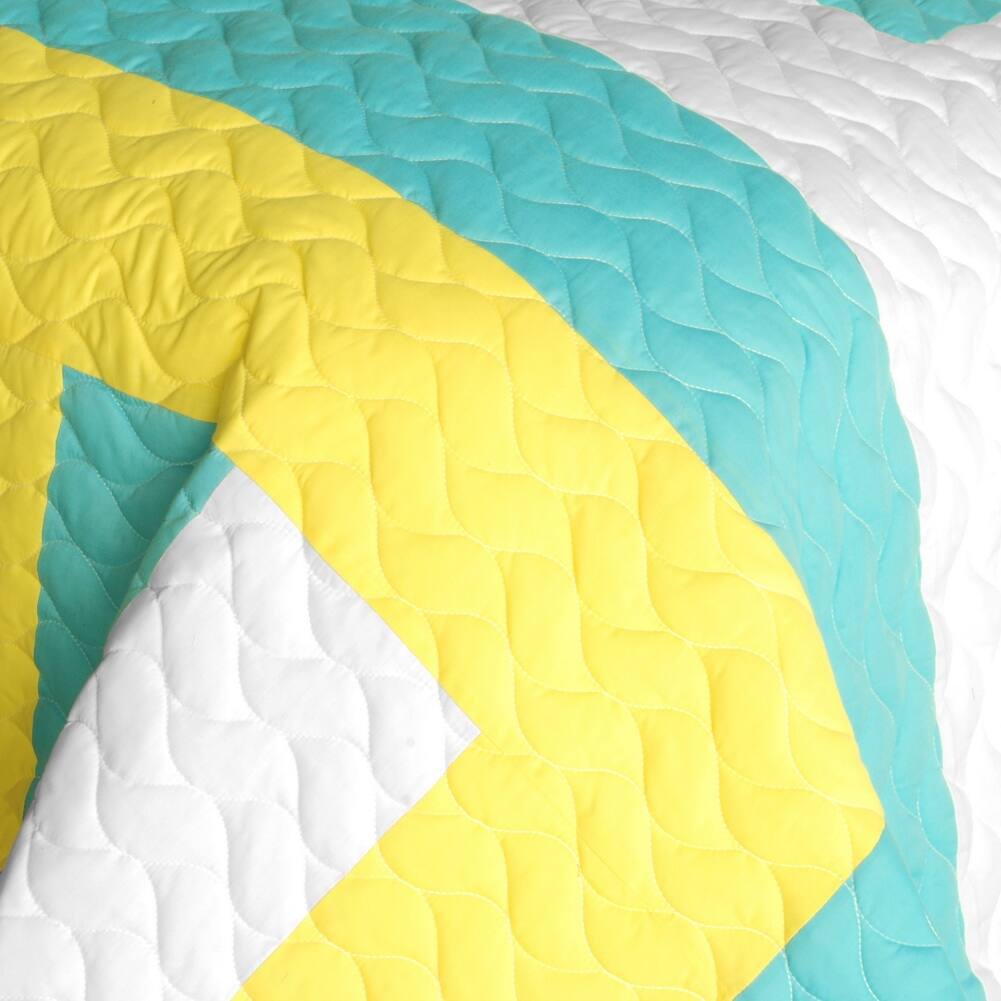 Enternal Flame 3PC Vermicelli - Quilted Patchwork Quilt Set (Full/Queen Size)