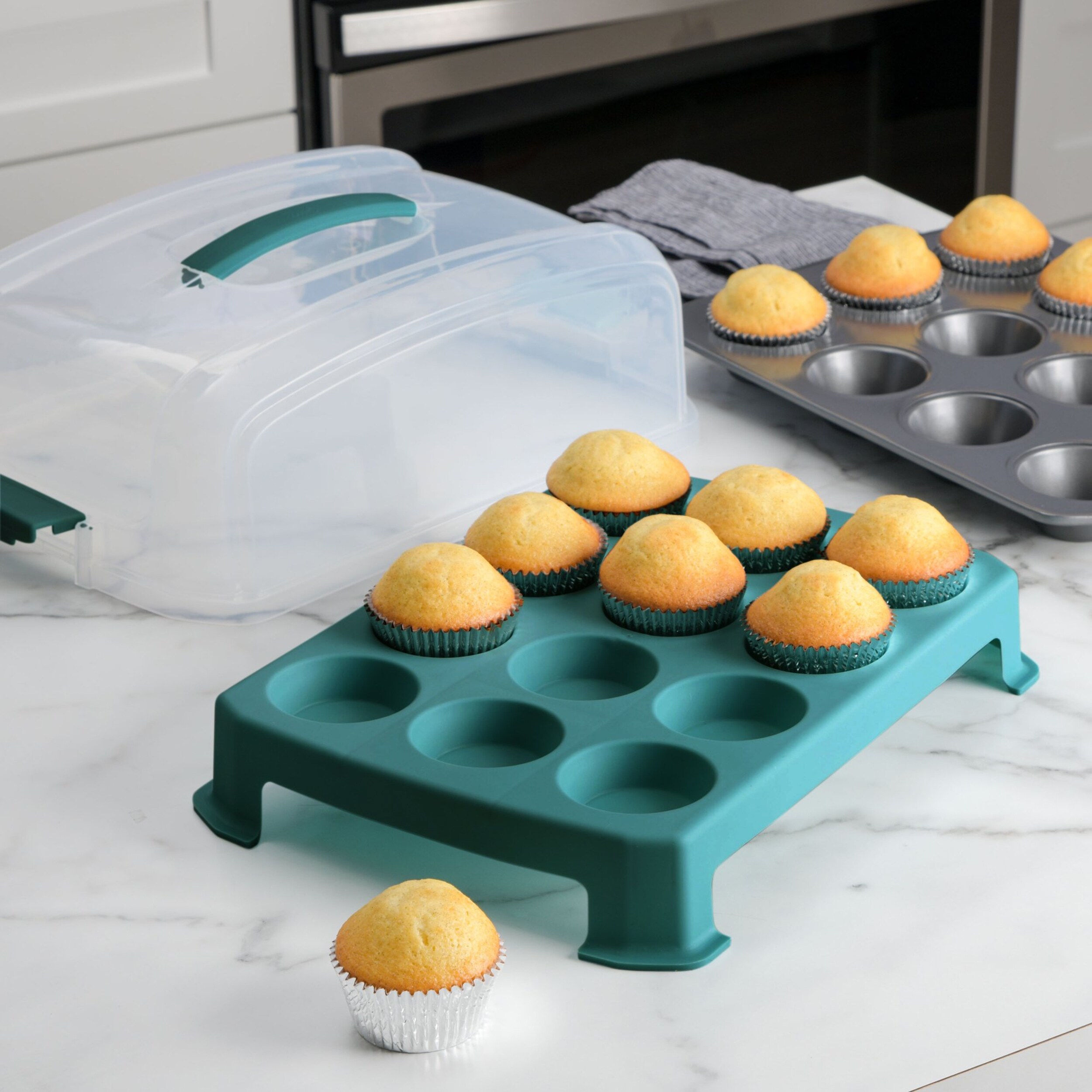 24 Cup Muffin Pan With Light Blue Carrier