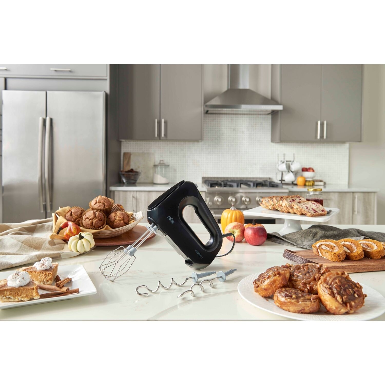 Braun Multi Mix 1 Hand Mixer with Beaters, Dough Hooks and Accessory Bag